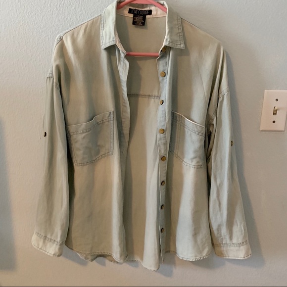 100% Cotton Light Wash Pocket Button Up Top - Picture 3 of 11